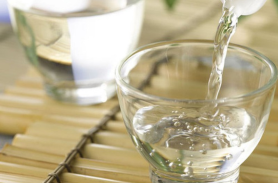 Cách tẩy áo trắng tinh, dù cũ cũng như mới