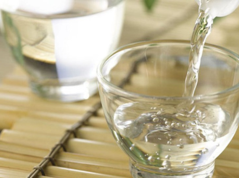 Cách tẩy áo trắng tinh, dù cũ cũng như mới